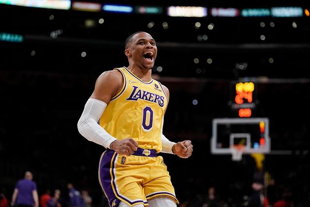 周鹏:詹姆斯38岁还这么猛 我也能继续绽放光芒