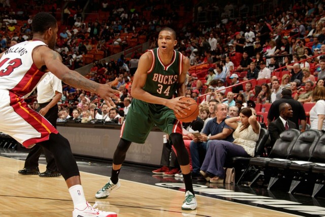 库里23分詹姆斯33+7+11浓眉缺阵 勇士大胜湖人